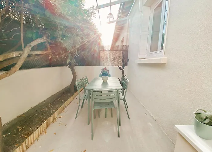Semesterbostad Maison 2 A La Avec Jardin